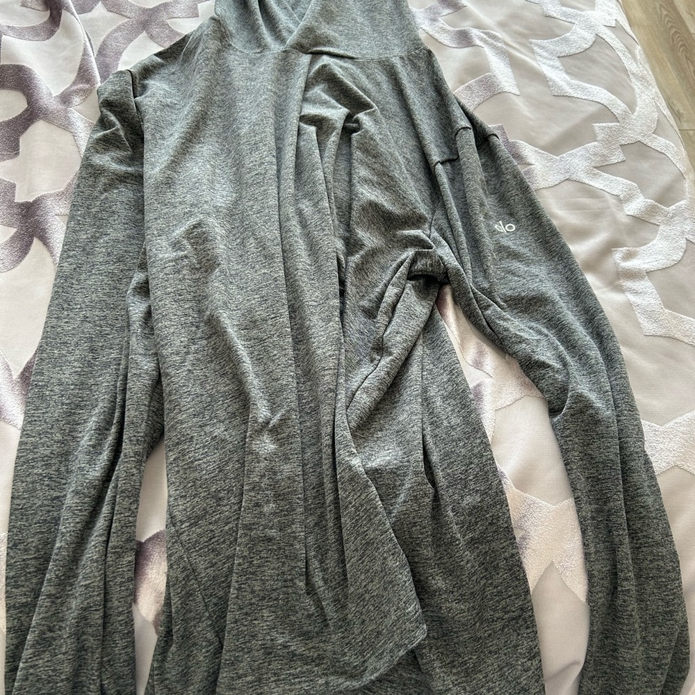 ALO Yoga Gray Sweatshirt Lightweight Knit Relaxed Fit